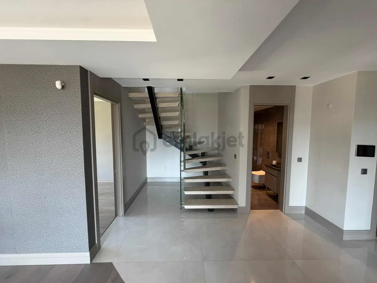 Nergisden Satılık Avlu Bademli Sitesinde 4.5+1 Lüks Daire - 24