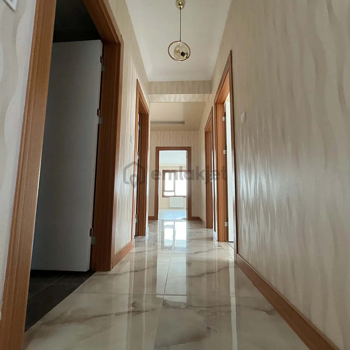 Sitede Oturmaya Hazır Giriş Katta Satılık Daire - 10