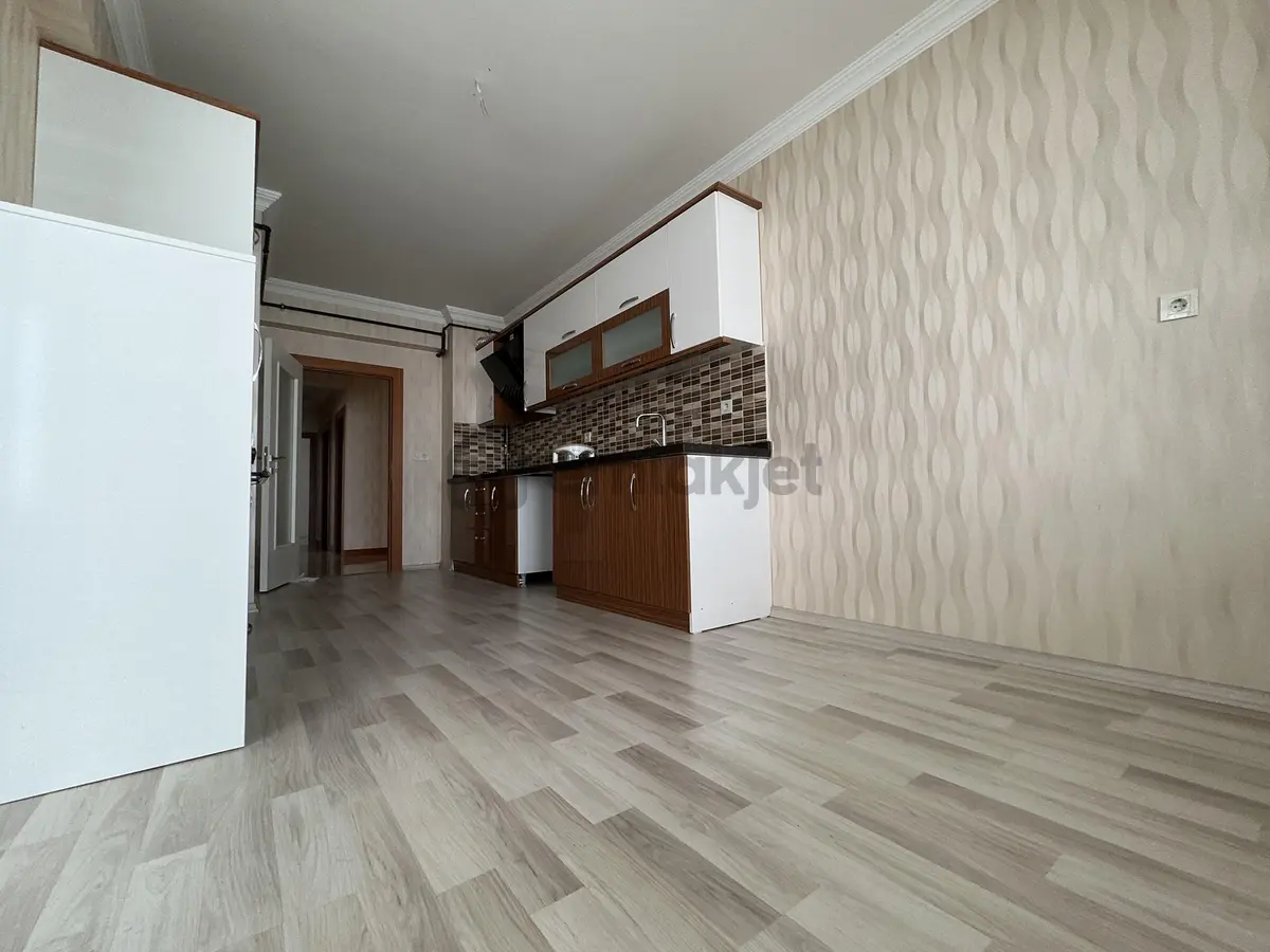 Sitede Oturmaya Hazır Giriş Katta Satılık Daire - 27