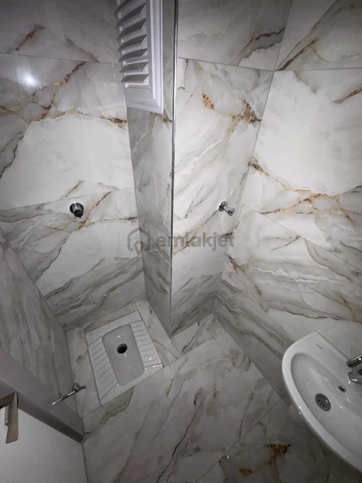 Sütçüler'de Hastane'ye 500 M 2+1 Daire - 17