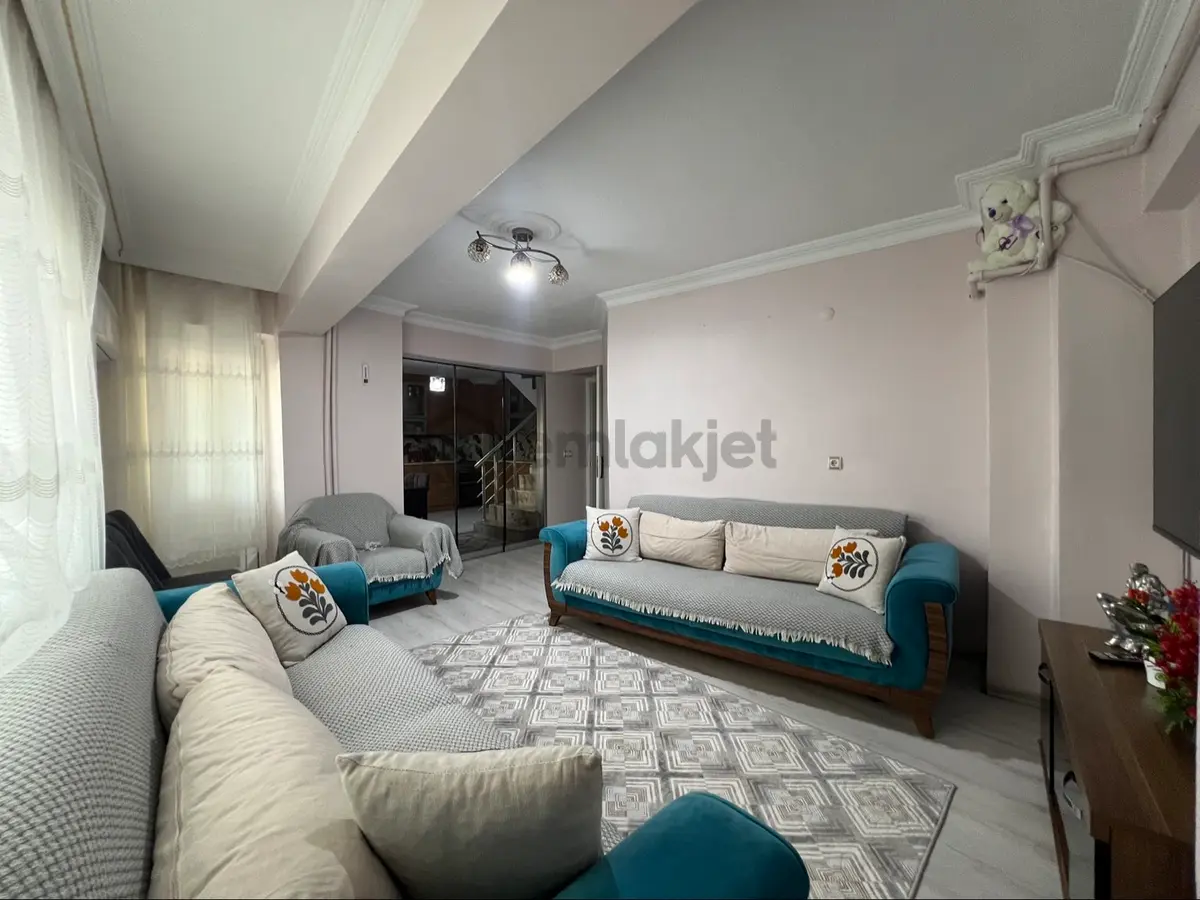 Devrim Caddesi Üstünde Satılık 5+2 18 Yaşında Dubleks Daire - 10