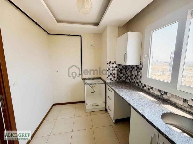 Stad Yakını Kapalı Mutfak Kombili 2+1 Kiralık Daire - 5