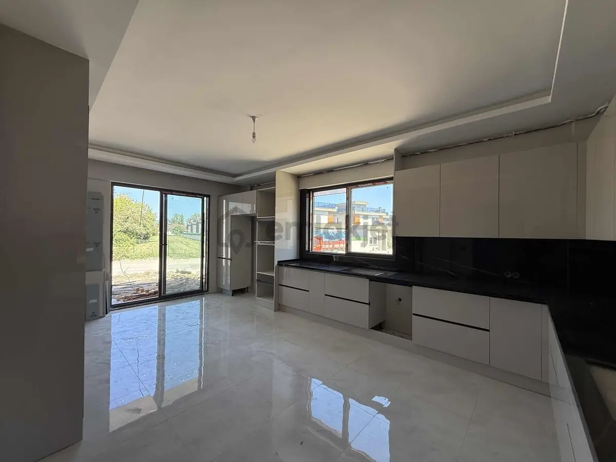Serdivan Aralık'ta Satılık 5+1 Lüks Villa - 4