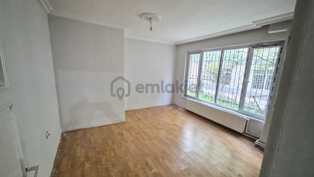 Abidin Paşada Kot-2 De 2+1 Satılık Bahçe Katı Daire - 3