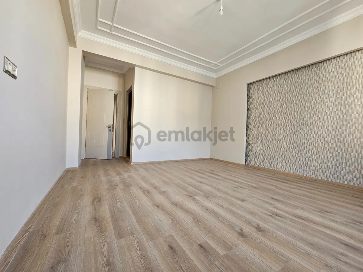Yeni Rota Emlaktan Cadde Üzeri Satılık Geniş 4+1 Daire - 6