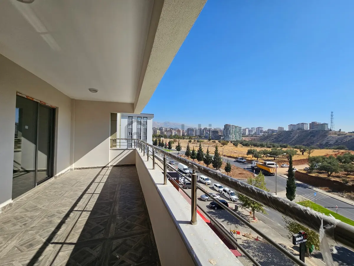 Yeni Rota Emlaktan Cadde Üzeri Satılık Geniş 4+1 Daire - 22