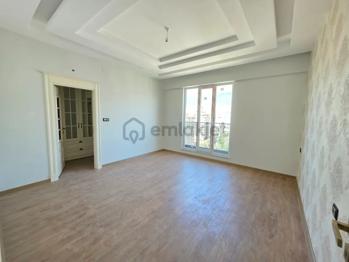 Merkezi Lokasyon - Sıfır - Lüx Yapı!! - Satılık 5+1 Daire - 24