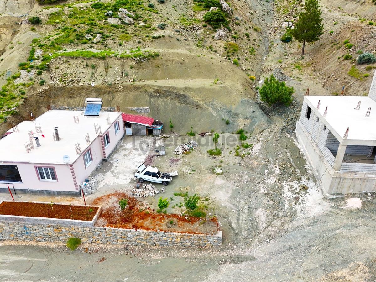 Yeni Rota'dan Çağlayancerit Fatih Mahallesinde Satılık Arsa