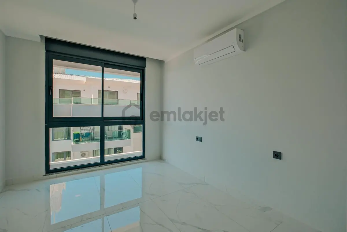 Mahmutlar'da Denize Sıfır 2+1 Daire - 12
