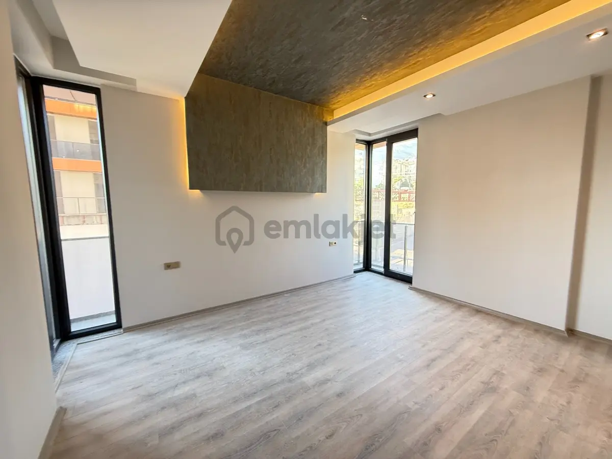 Yeni - Merkezi Konum - Cadde Üzeri - Satılık Lüx 5+1 Daire - 32