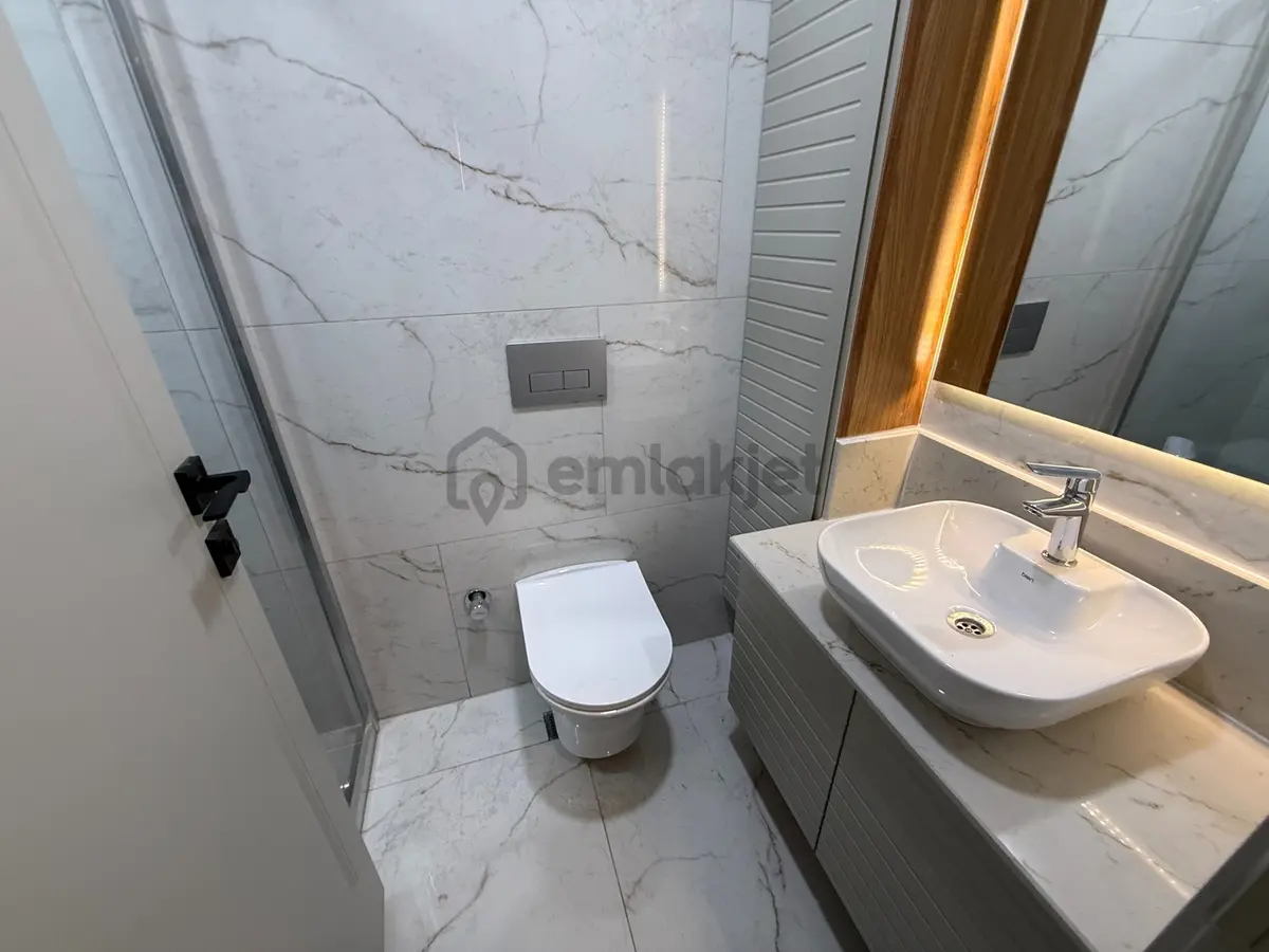 Yeni - Merkezi Konum - Cadde Üzeri - Satılık Lüx 5+1 Daire - 30