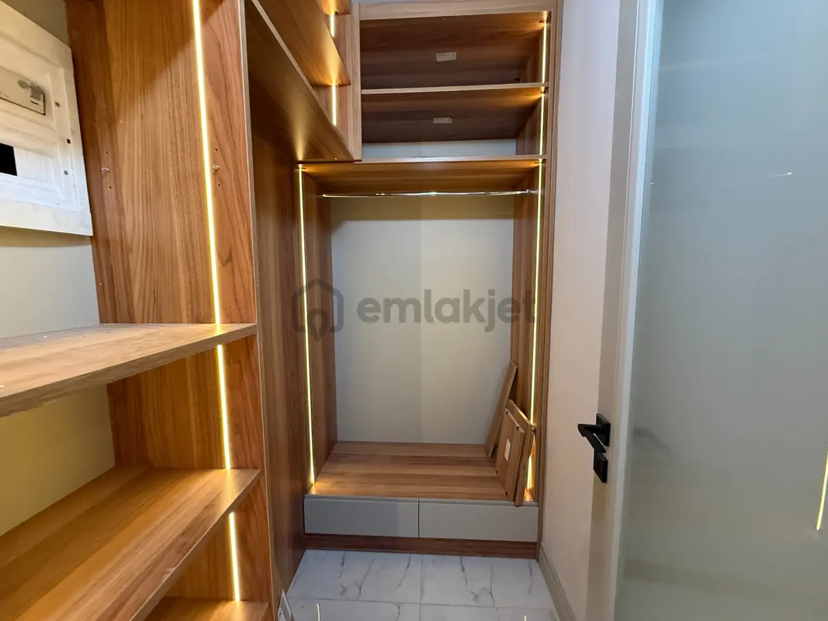 Yeni - Merkezi Konum - Cadde Üzeri - Satılık Lüx 5+1 Daire - 35