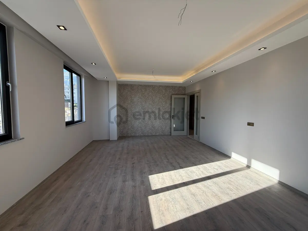 Yeni - Merkezi Konum - Cadde Üzeri - Satılık Lüx 5+1 Daire - 11