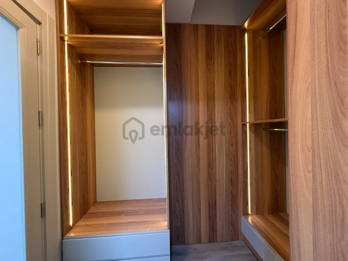 Yeni - Merkezi Konum - Cadde Üzeri - Satılık Lüx 5+1 Daire - 34