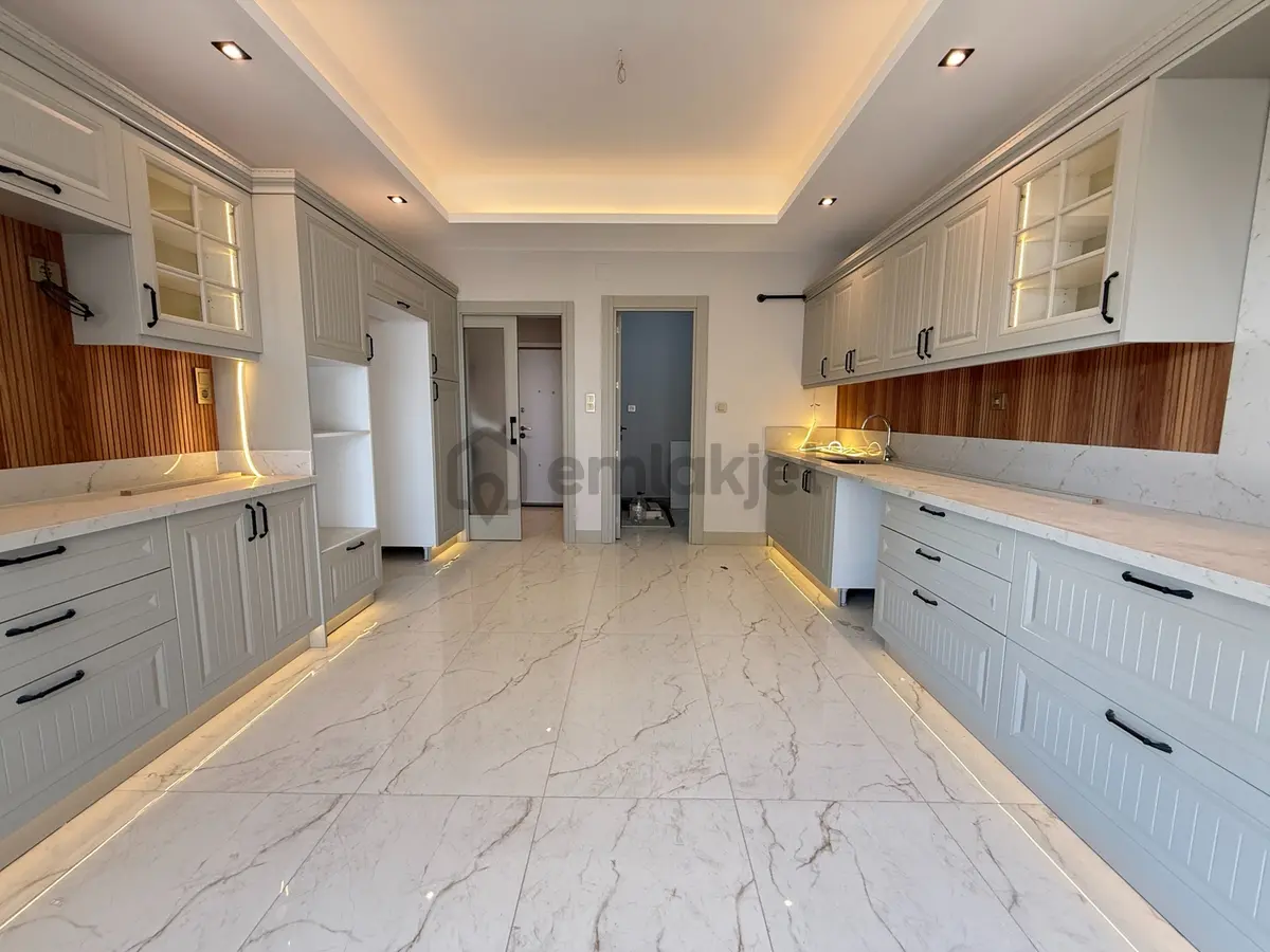 Yeni - Merkezi Konum - Cadde Üzeri - Satılık Lüx 5+1 Daire - 3