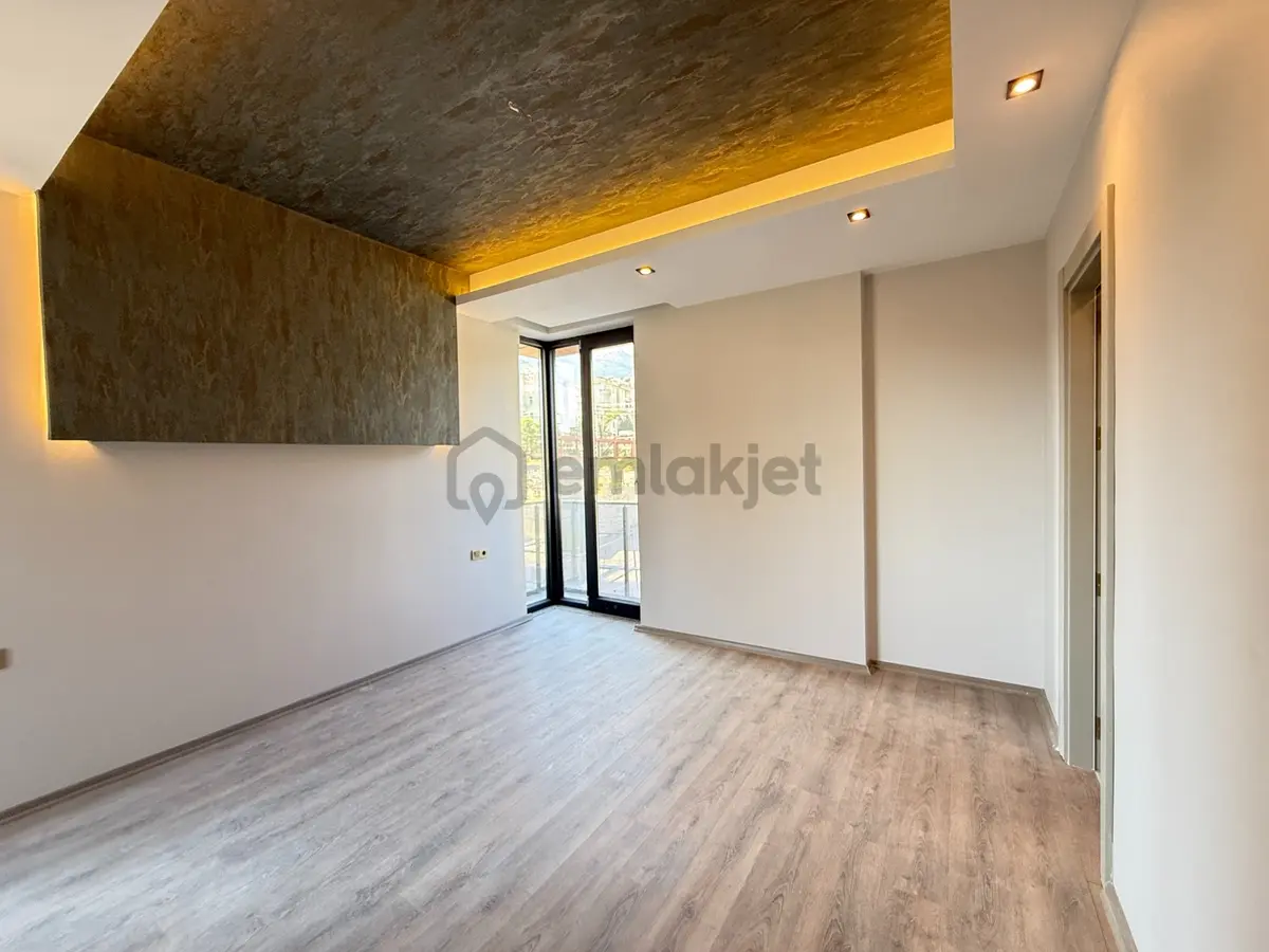 Yeni - Merkezi Konum - Cadde Üzeri - Satılık Lüx 5+1 Daire - 31