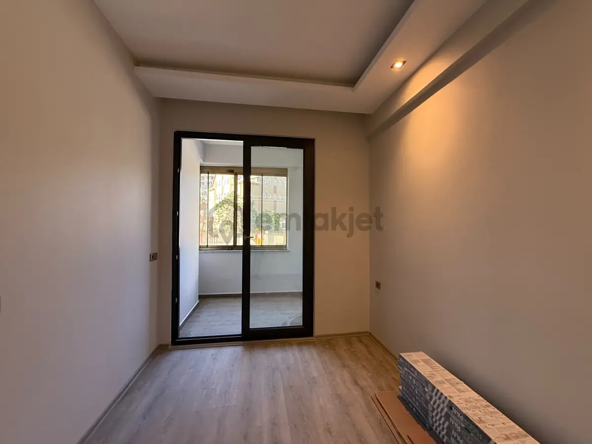 Yeni - Merkezi Konum - Cadde Üzeri - Satılık Lüx 5+1 Daire - 26