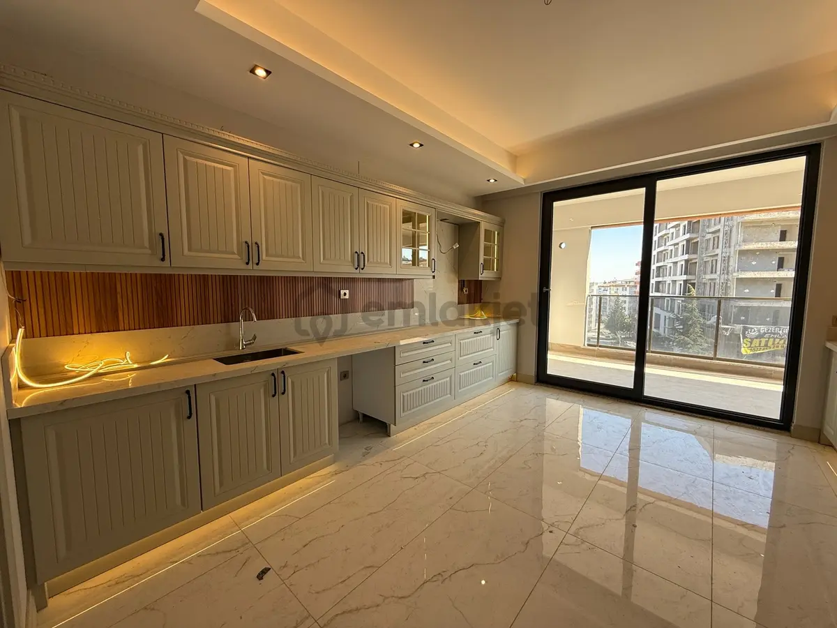 Yeni - Merkezi Konum - Cadde Üzeri - Satılık Lüx 5+1 Daire - 4