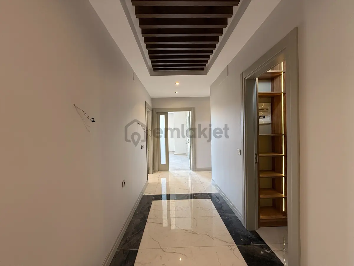 Yeni - Merkezi Konum - Cadde Üzeri - Satılık Lüx 5+1 Daire - 18