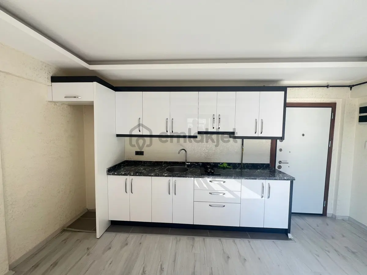 Seyrekte Cadde Üzerinde Önü Açık Ara Kat Satılık 1+1 Daire - 3