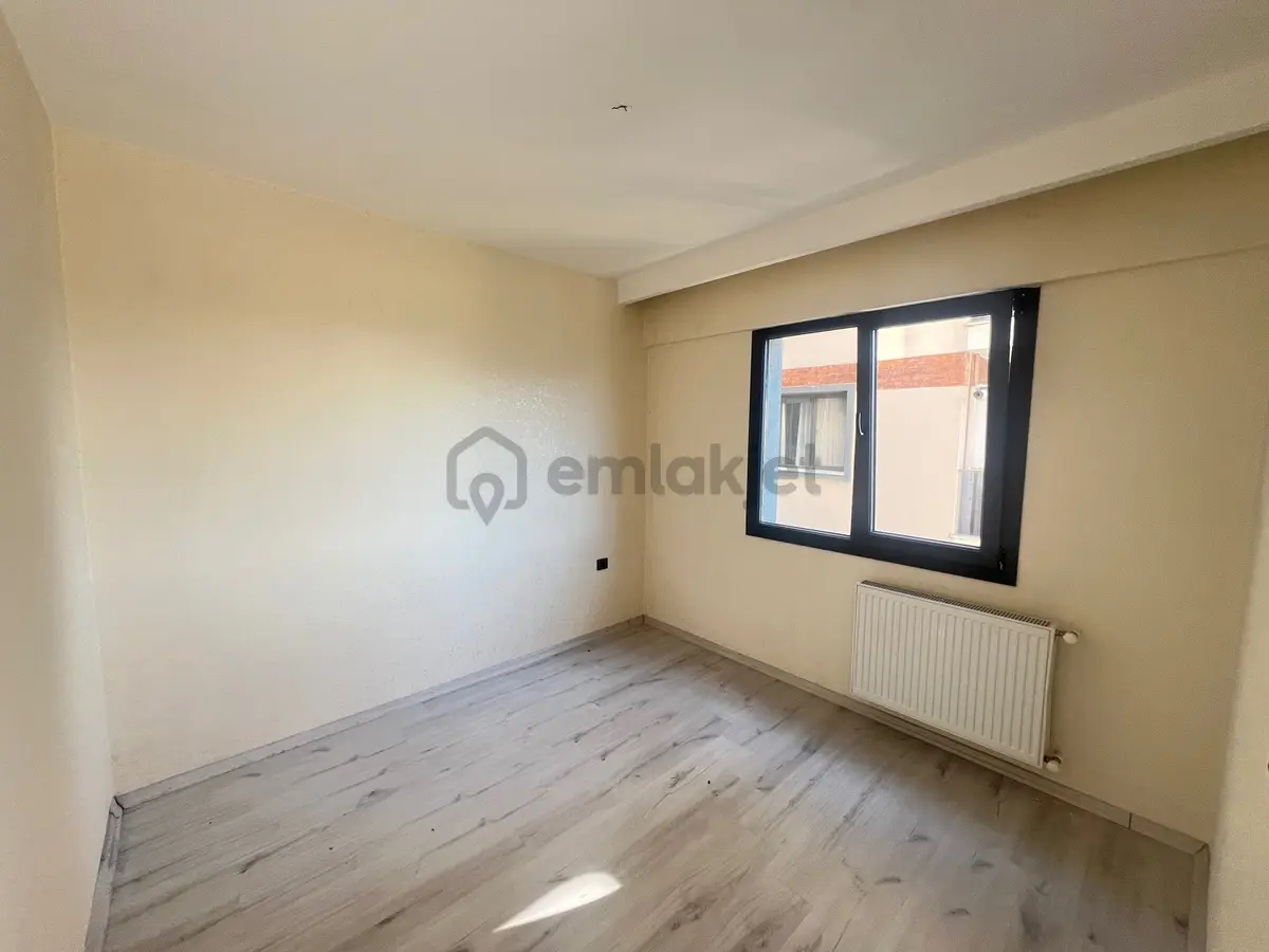 Seyrekte Cadde Üzerinde Önü Açık Ara Kat Satılık 1+1 Daire - 13