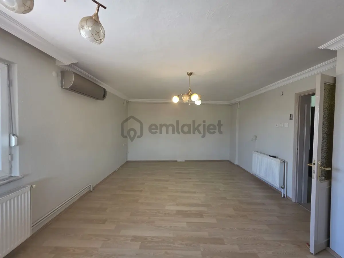Öğretmenler Mh. İskeleye Yakın Denize 100 M. Kiralık 3+1 Daire - 25
