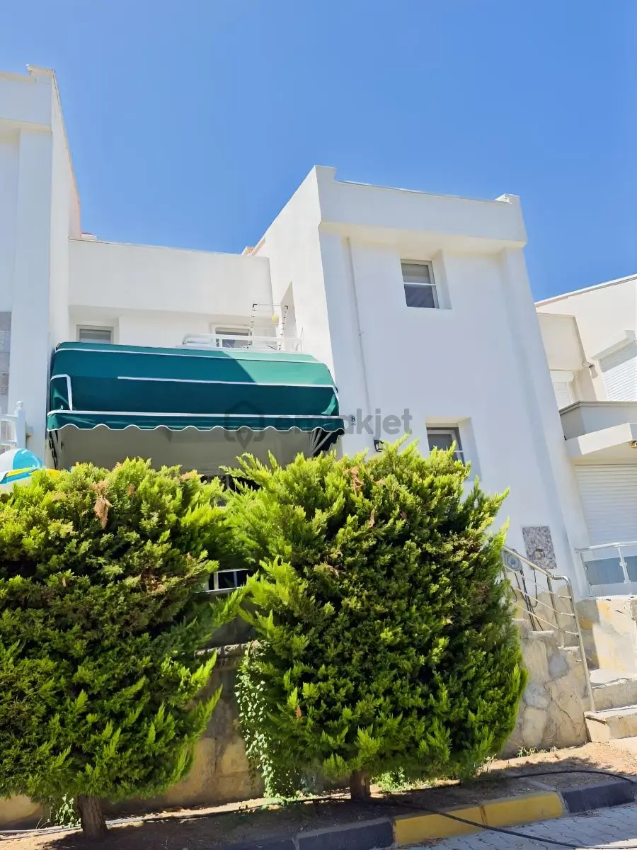 Kuşadası Denize Sıfır Site İçerisinde Satılık 3+1 Villa - 27