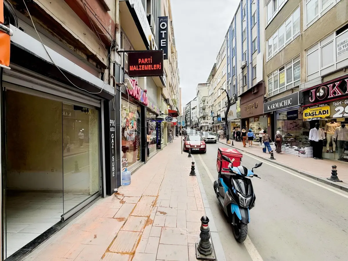 Gazi Caddesi'nde Satılık Dükkan - 12