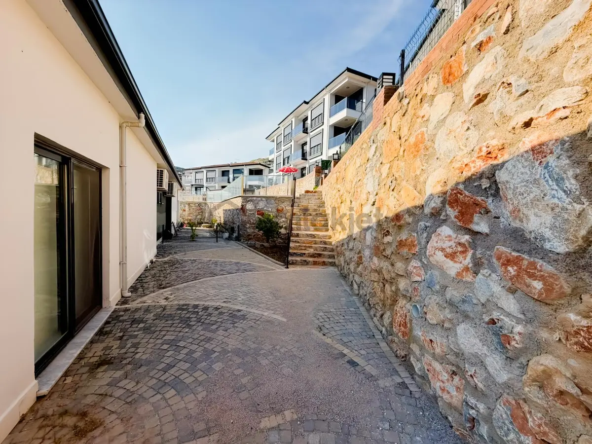 Havuzlu Sitede Villa Konforunda Tek Katlı 2+1 - 12