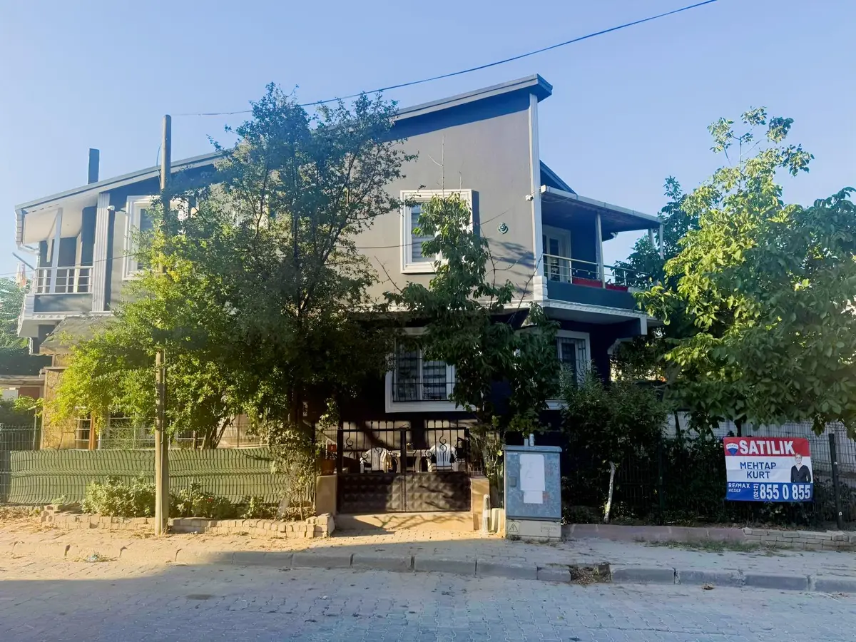 Celaliye'de 4 Kat Konut+ticari İmarlı Bahçeli Müstakil Villa - 2