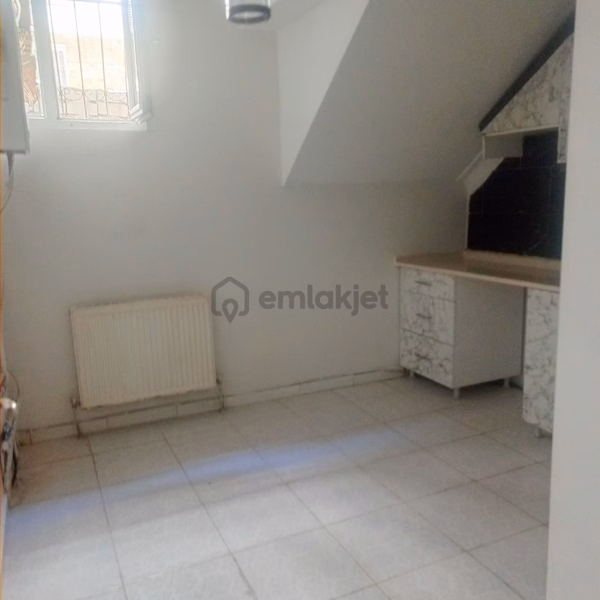 Mehter Ceşmede Kiralık Bahce Katı Daiire 2+1 - 2