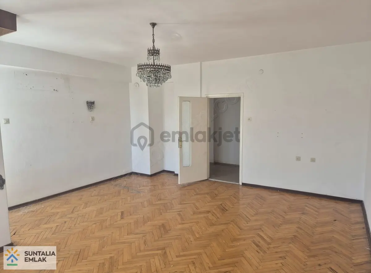 Ana Cadde Üzerinde Sahile Yakın Arakat 3+1 150 M2 - 10