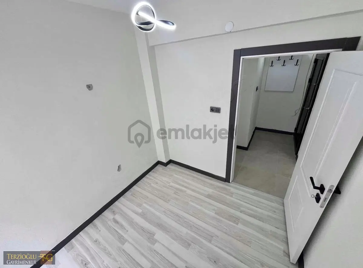 Terzioğlu'ndan Denize 200 Mt Full Yapılı Ara Kat Ön Cephe 2+1 Da - 18