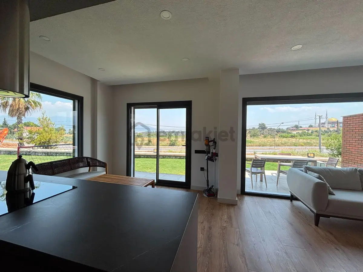 Havuzlu Sitede Müstakil Bahçeli Lüks Villa - 33