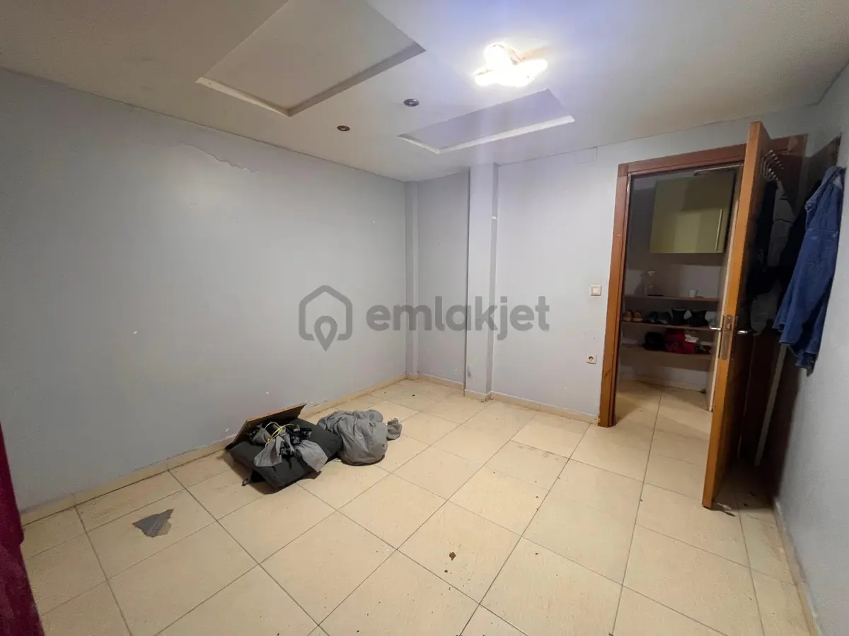 Finalden 2000 Evlerde Site İçerisinde 1+1 Yüskek Giriş - 10
