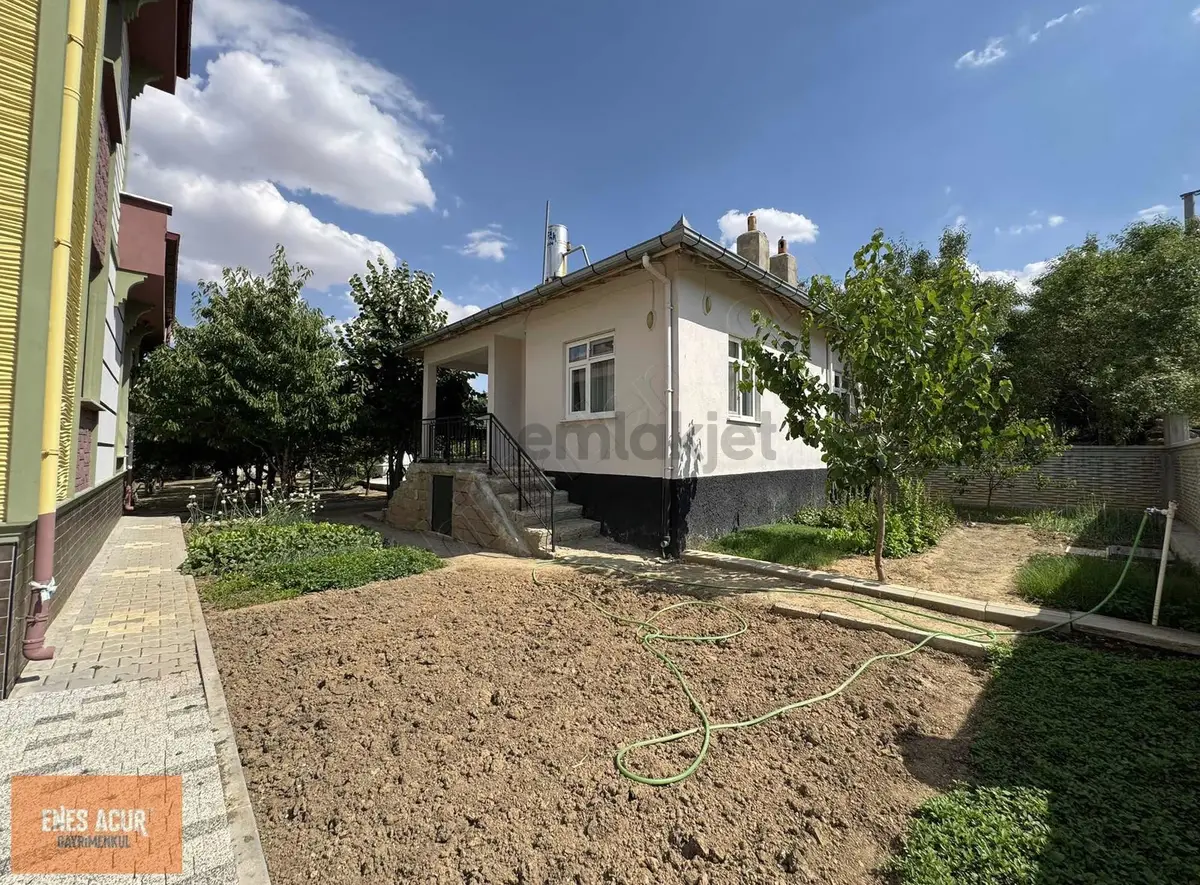 Bahçesaray'da Fırsat Villa - 23