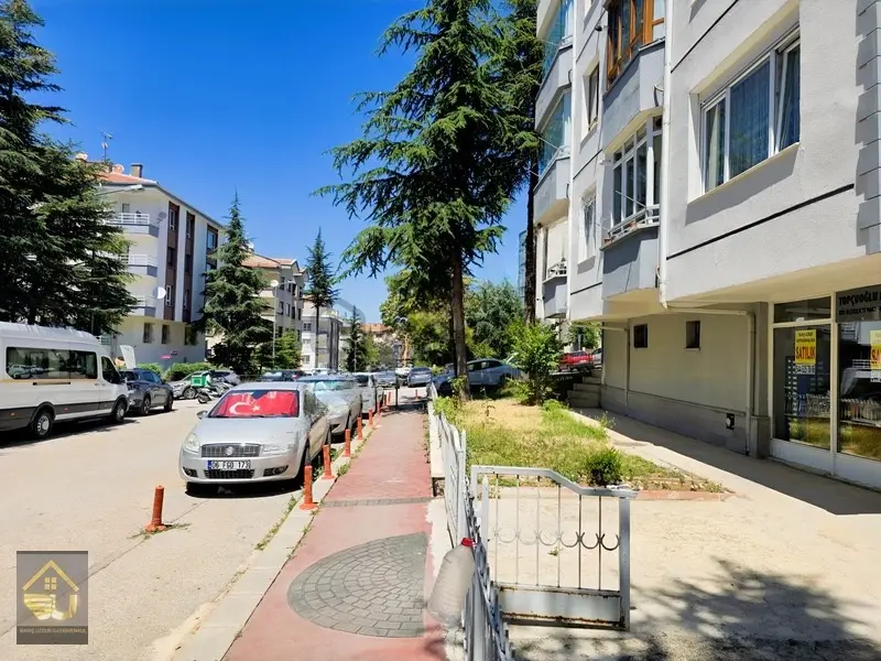 Balgat Ehlibeyt Mahallesinde Satılık 27m2 Dükkan - 10