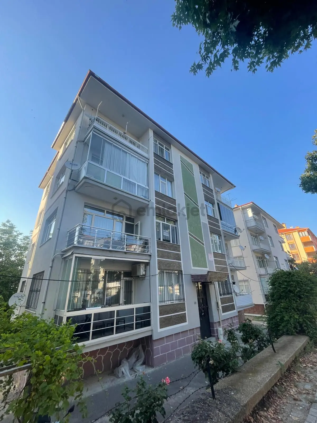 Uca'dan Eşyalı Kiralık Daire.!!