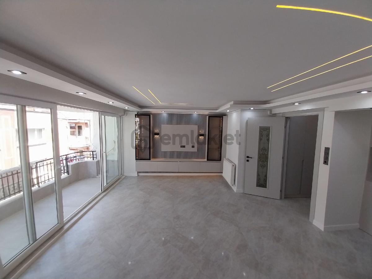 Çarşı İçinde Satılık Arakat Asansörlü Full Lüks Özellikli 3+1 Açık Mutfaklı Daire