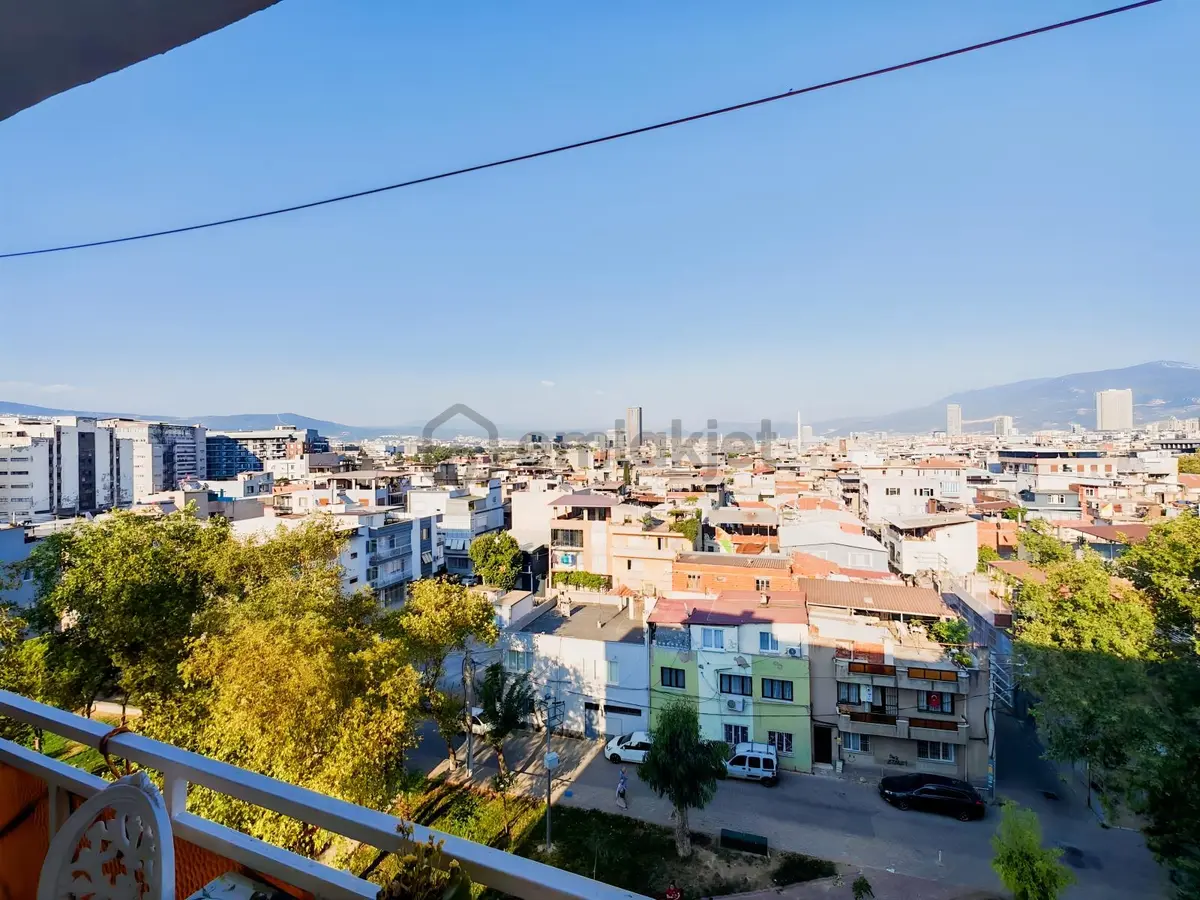 Bornova Çınar Mahallesinde Geniş Ferah Üç Cephe Satılık 3+1daire - 31