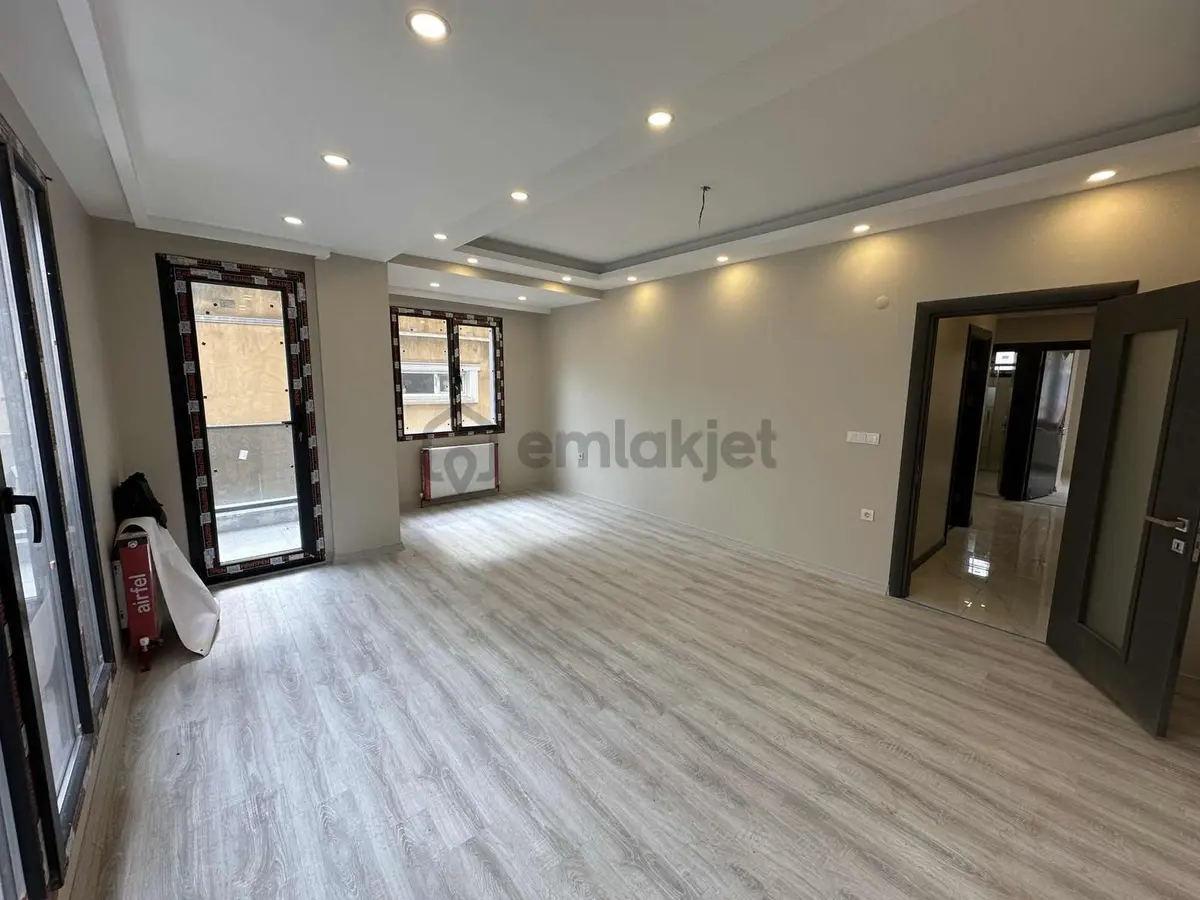 Cennet Mahallesinde Yeni Binada Ferah 3+1 | Metrobüse 3 Dakika - 11