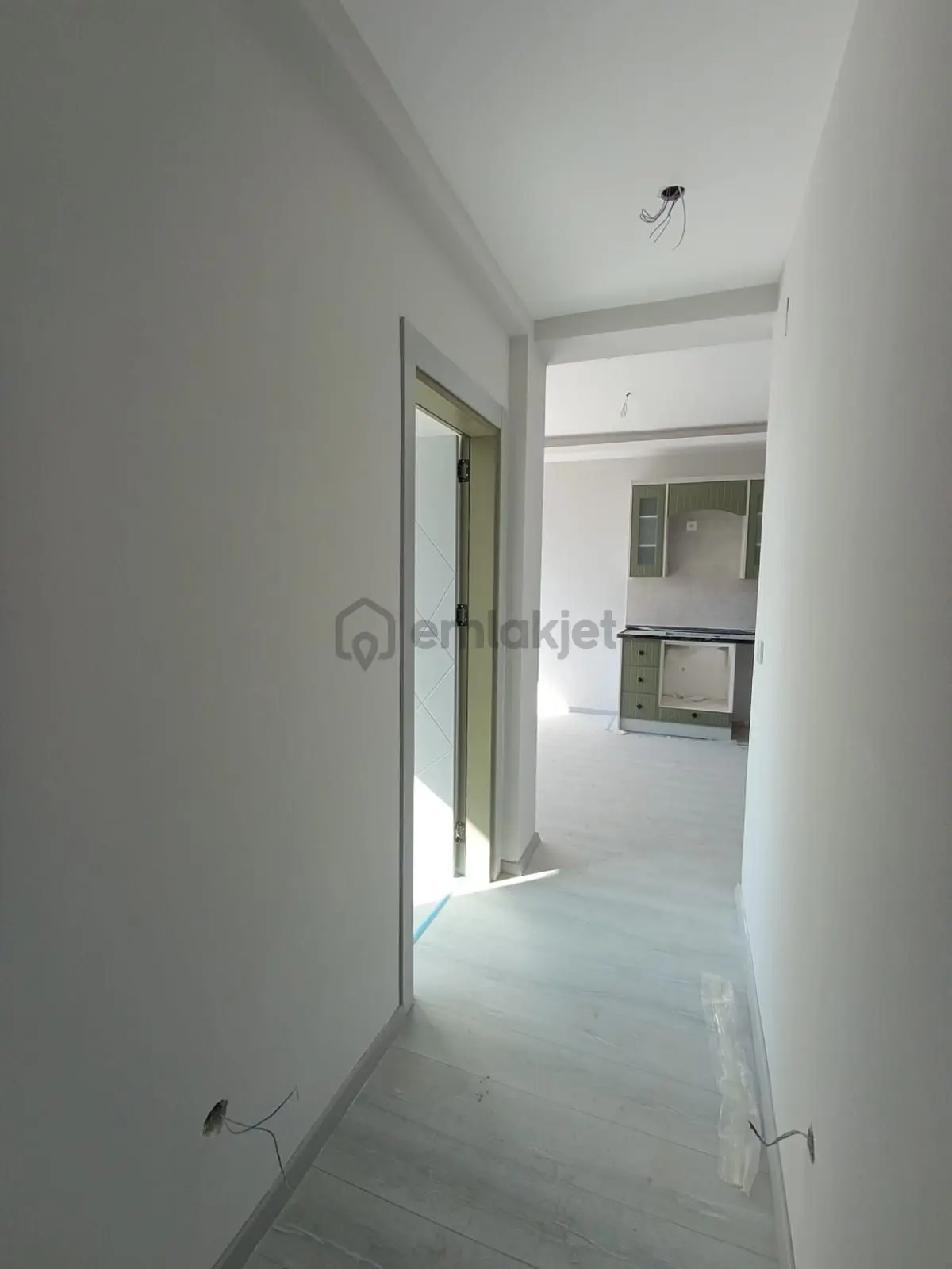 Çınarlı'da 2+1 Hasarsız Lüks Kiralık Daireler - 10
