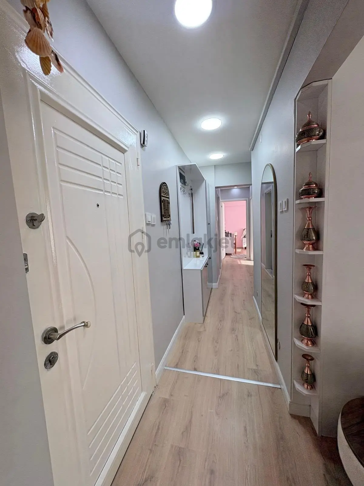 Güzelyalı'da Modern Tadilatlı 3+1 Satılık Daire - 32