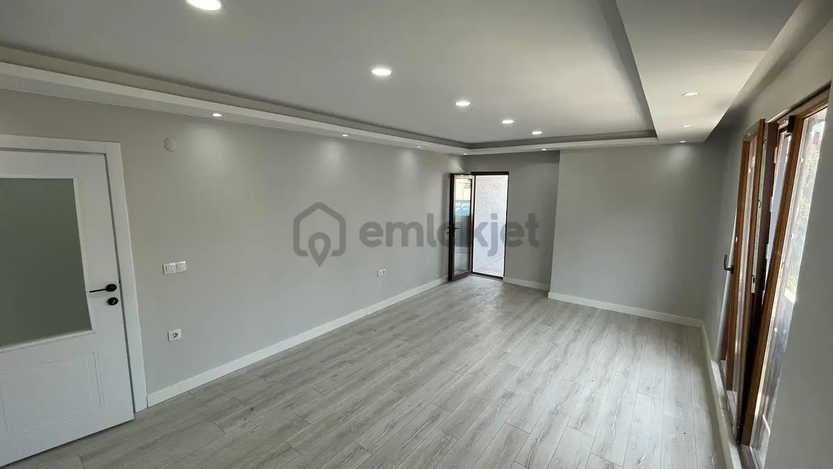 Veysel Karani Caddesi Üzerinde Geniş Kullanışlı 3+1 Satılık - 21