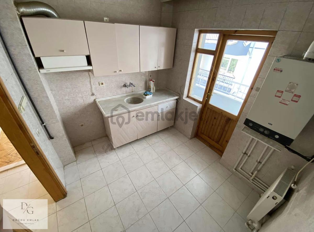 Yeşiltepe'de Ara Katta 3+1 115m2 Satılık Kupon Daire