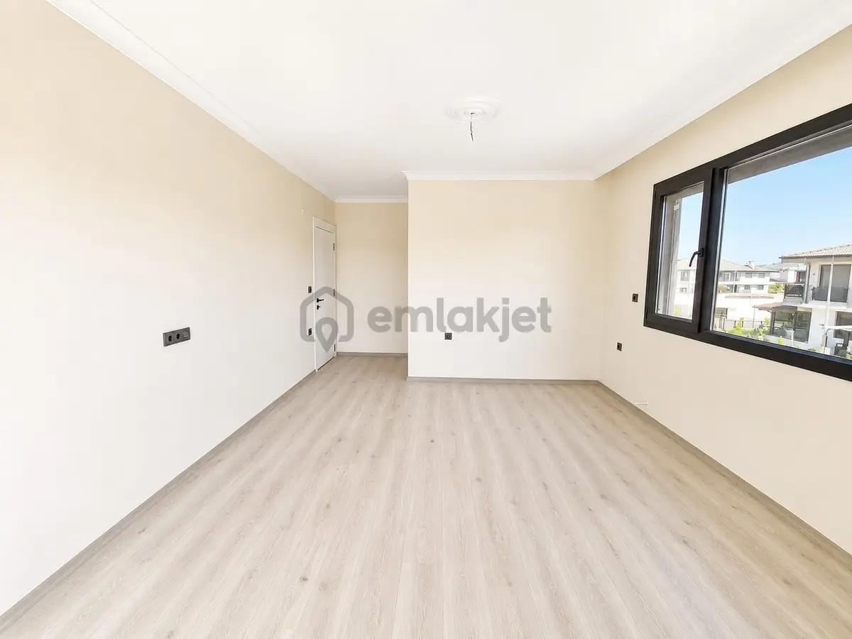 Umas Solution'dan Deniz Manzaralı - Köşe Parsel - 3+1 Villa - 12