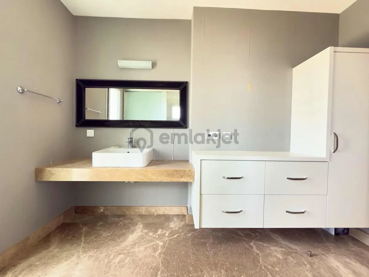 Alaçatı'da Satılık Havuzlu 4+1 Dubleks Villa - 24