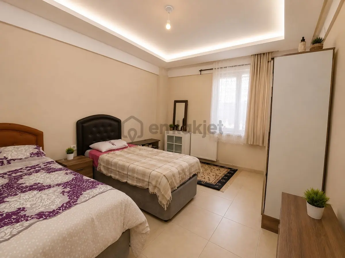 Camikebir Mahallesinde Geniş Bahçe Kullanımlı 2+1 - 14