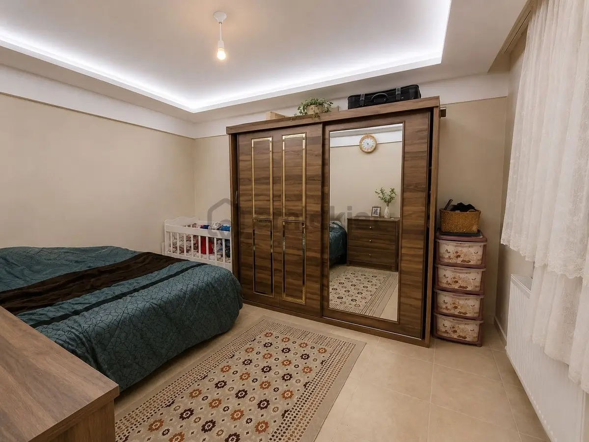 Camikebir Mahallesinde Geniş Bahçe Kullanımlı 2+1 - 12