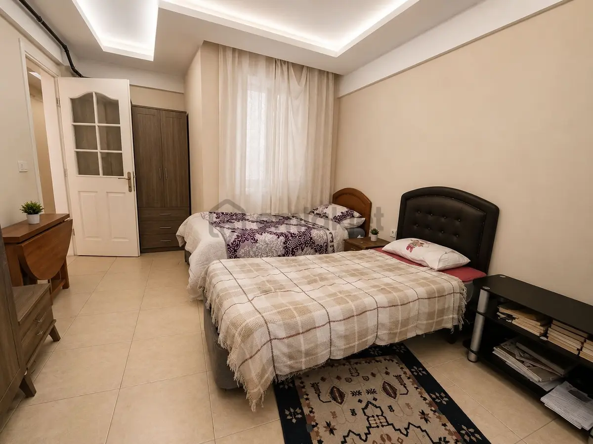 Camikebir Mahallesinde Geniş Bahçe Kullanımlı 2+1 - 13